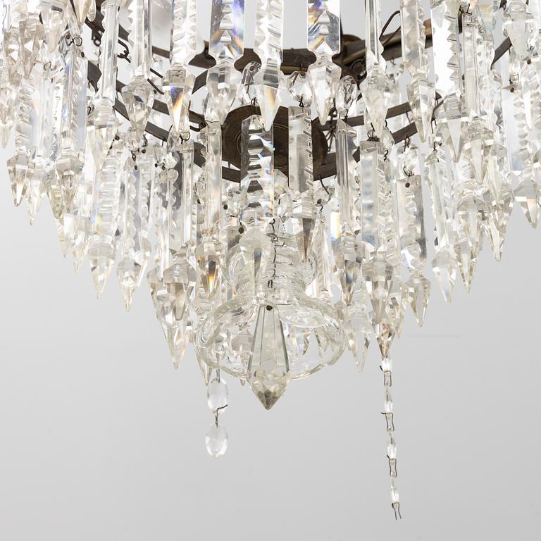 Ljuskrona, 1800-tal med äldre delar.