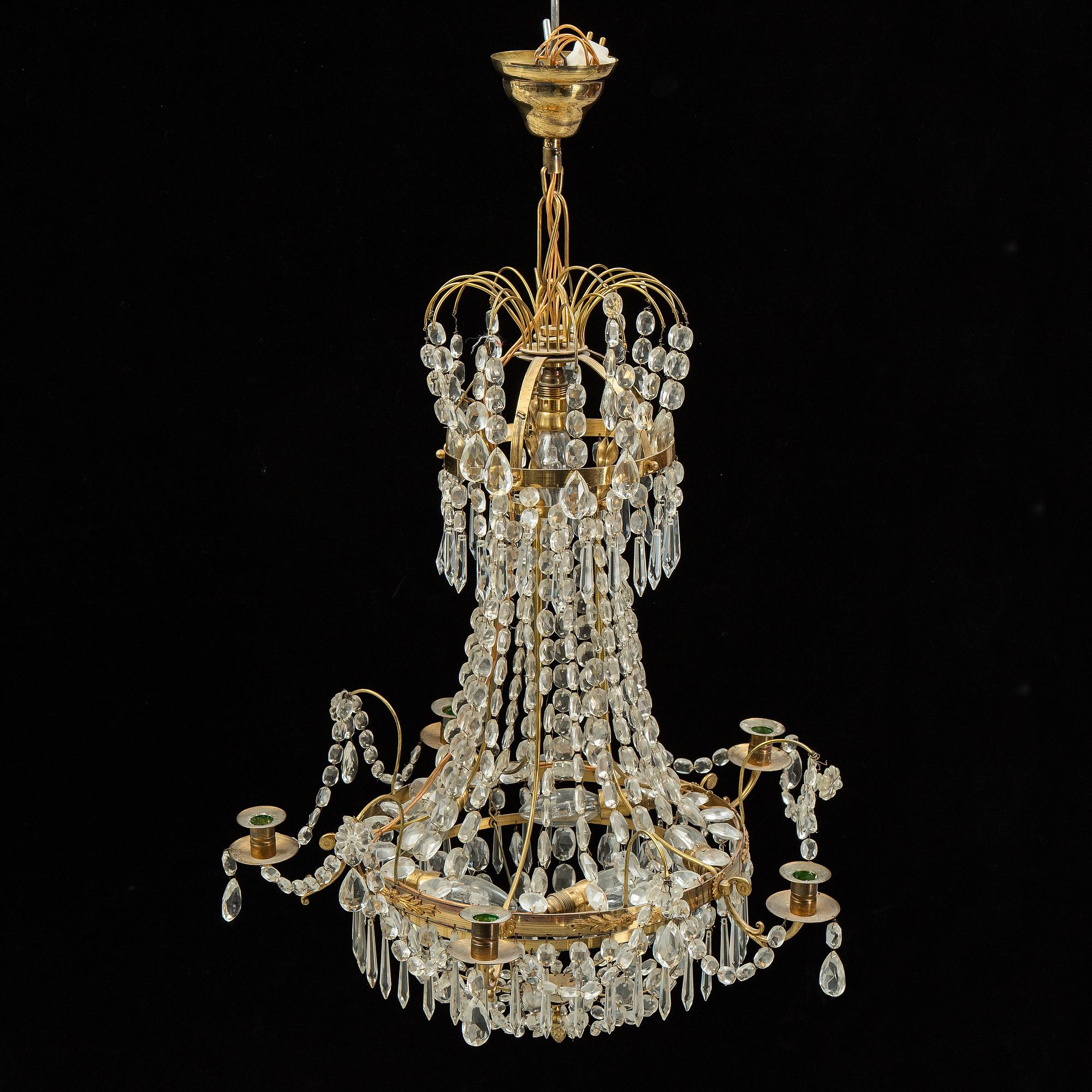 An early 20th Century, Gustavian style chandelier.