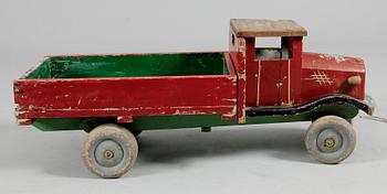 LEKSAK, lastbil, bemålat trä, 1900-talets mitt.