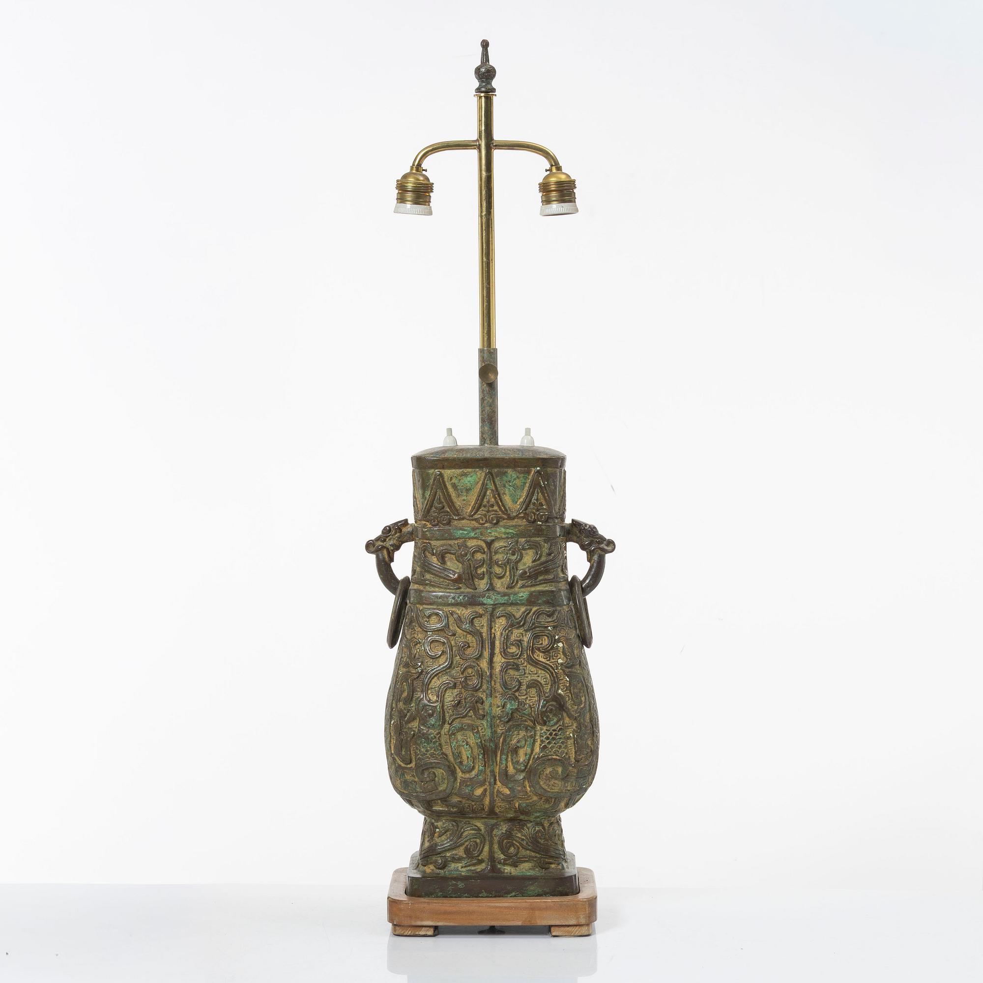 Bordslampa, brons, orientalisk stil, samtida.