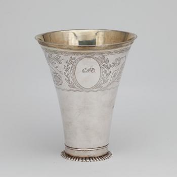 BÄGARE, silver, J Stras Stockholm 1739, överstämplat Anders Gottlieb Herkepeus, Norrtälje 1863, ca 392 g.