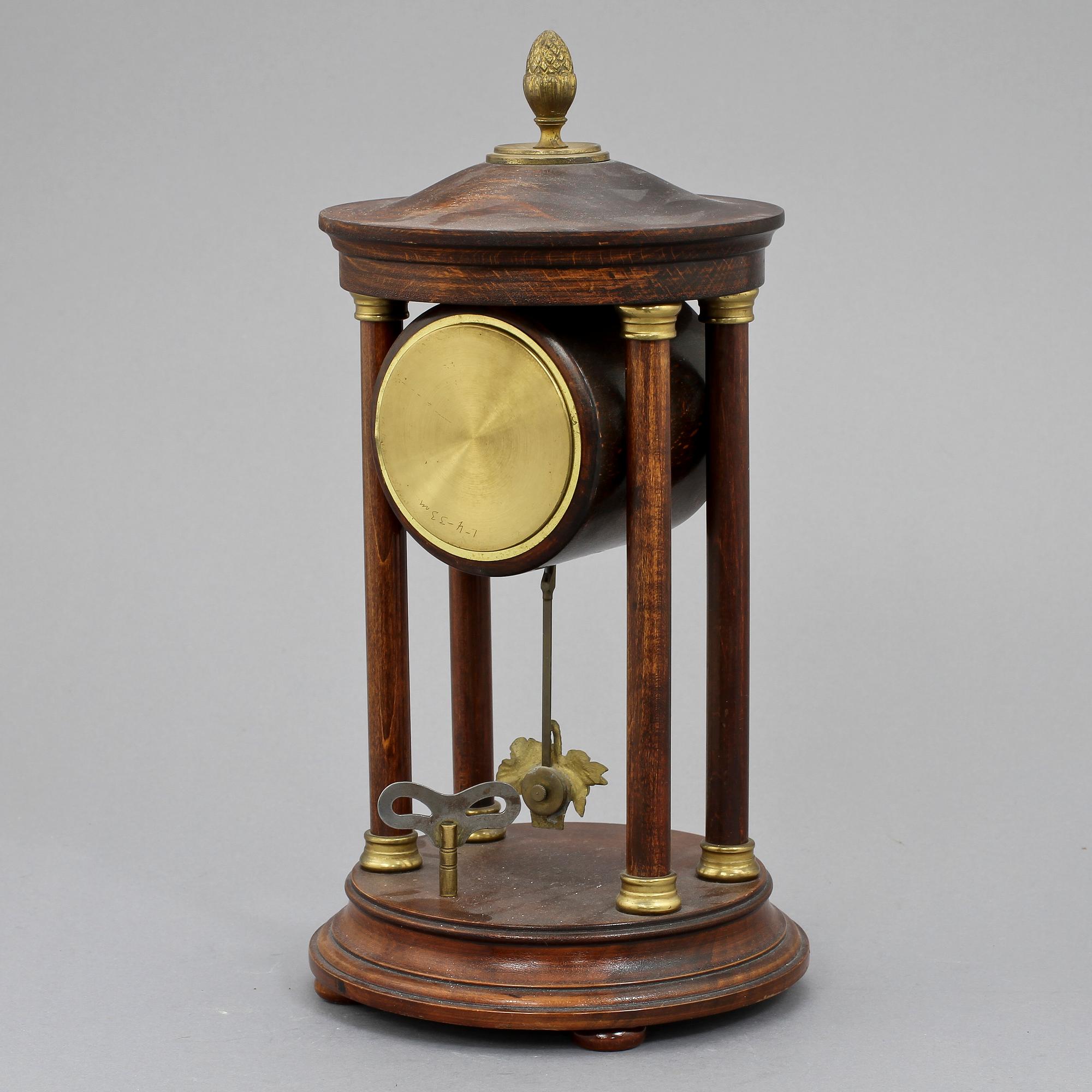 BORDSPENDYL, empirestil, 1900-talets första kvartal.