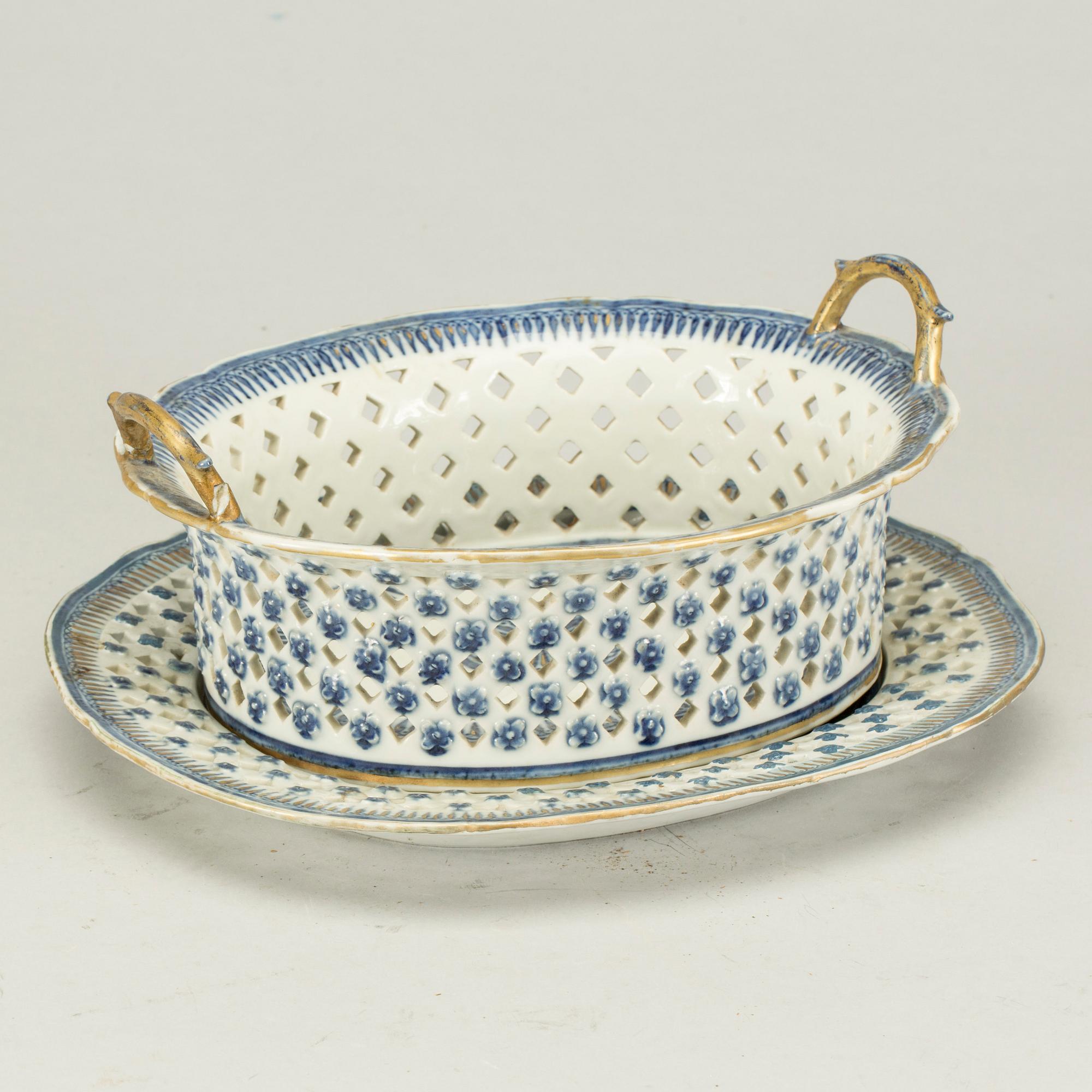 GALLERSKÅL med FAT, porslin, Kina, 1700-tal.