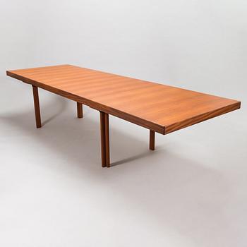 Alvar Aalto, a mid 20th century 'H94' dinig table for Artek.