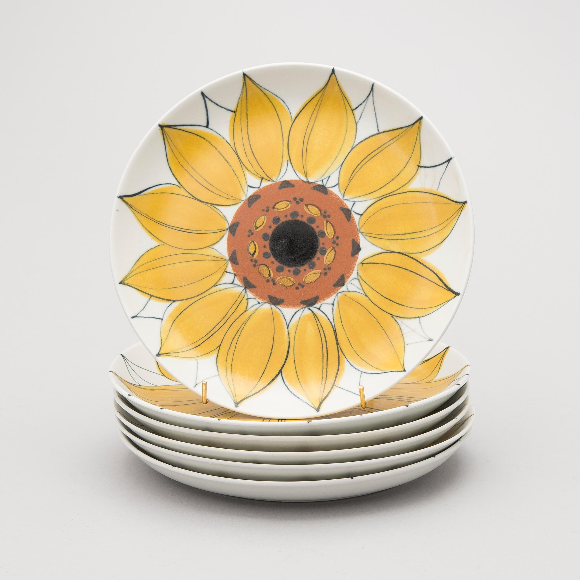 KAARINA AHO, A set of six faience "Sunflower" plates, model AR for Arabia, in production 1960-75.