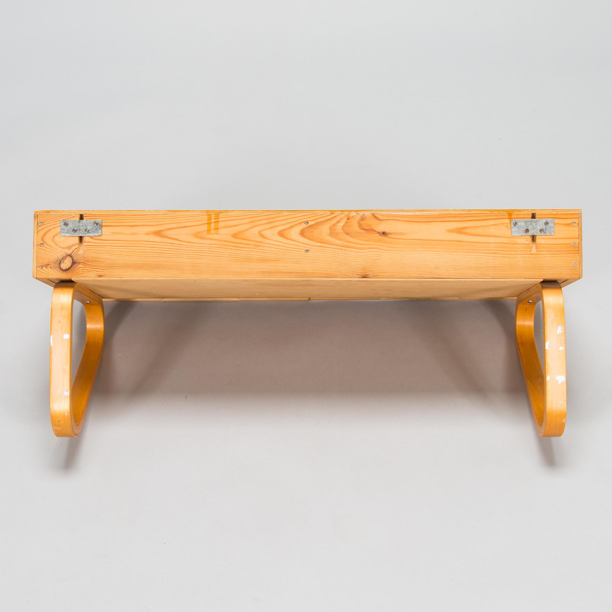 Alvar Aalto, a mid-20th-century console / shelf 114 for O.Y. Huonekalu- ja Rakennustyötehdas A.B.