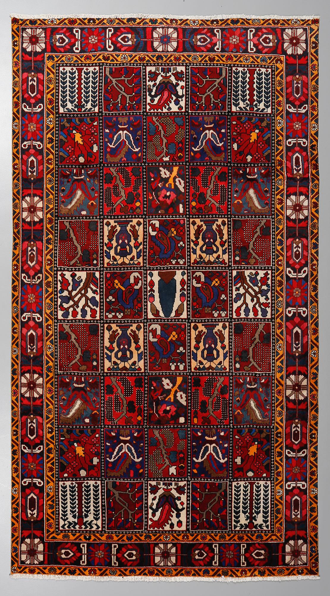 MATTA, Bachtiari, 1900-talets senare del, ca 300 x 200 cm.