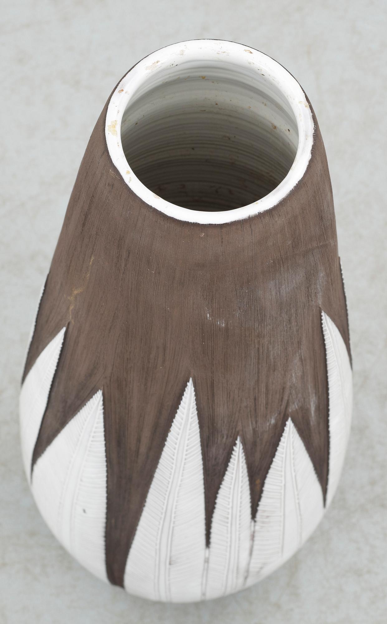 GOLVVAS, stengods, "Paprika" nr 1080, Anna-Lisa Thomson, Upsala Ekeby, 1951-69.