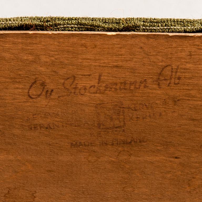 KARMSTOLAR, ett par, bär Stockmanns stämpel, 1900-talets mitt.