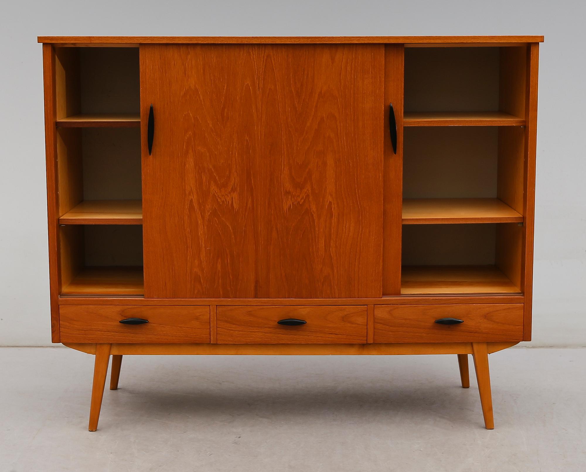 SIDEBOARD, 1900-talets andra hälft.