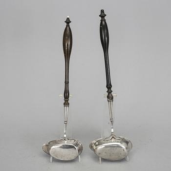 SOPPSLEVAR, 2 st, silver, Norrköping, 1800-tal. Tot vikt ca 256 gram.
