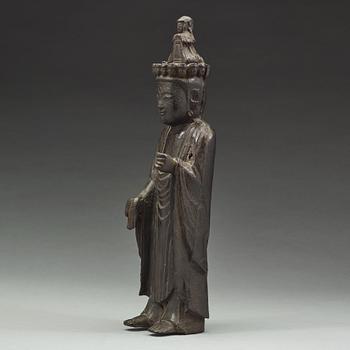 A standing fiugre of a deity, Qing dynasty, 19th Century or older.