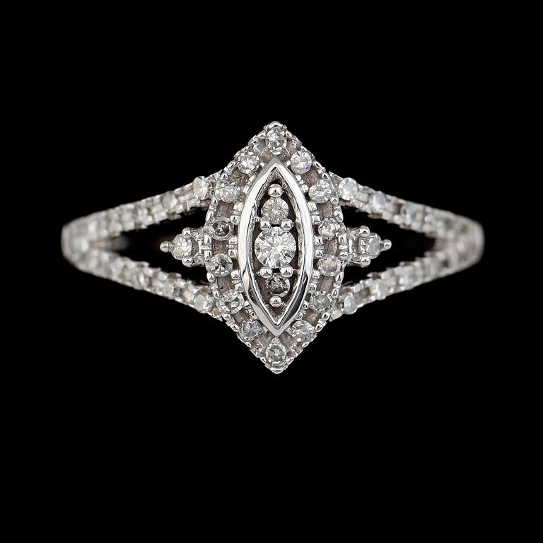 RING, 14K vitguld, diamanter 0.25 ct.