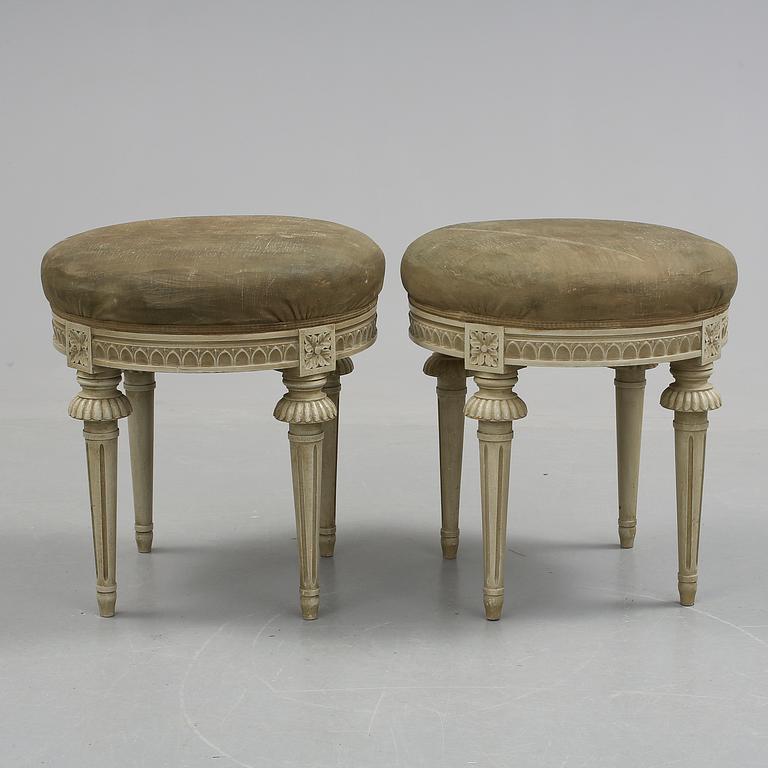 TABURETTER, ett par, gustaviansk stil, 1900-tal.