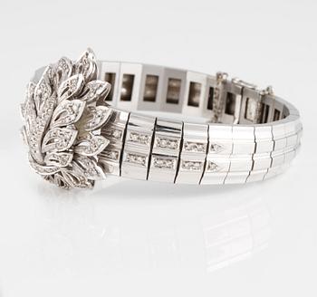 ARMBAND, 18K vitguld med åttkantslipade diamanter. Vikt 47,7 gram.