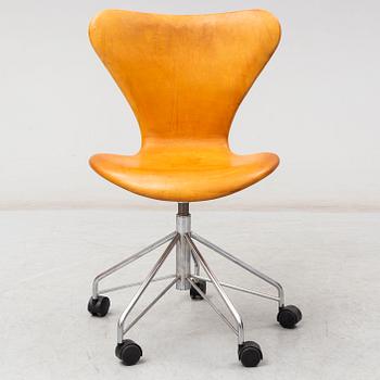 ARNE JACOBSEN, kontorsstol, "Sjuan", Fritz Hansen, Danmark.