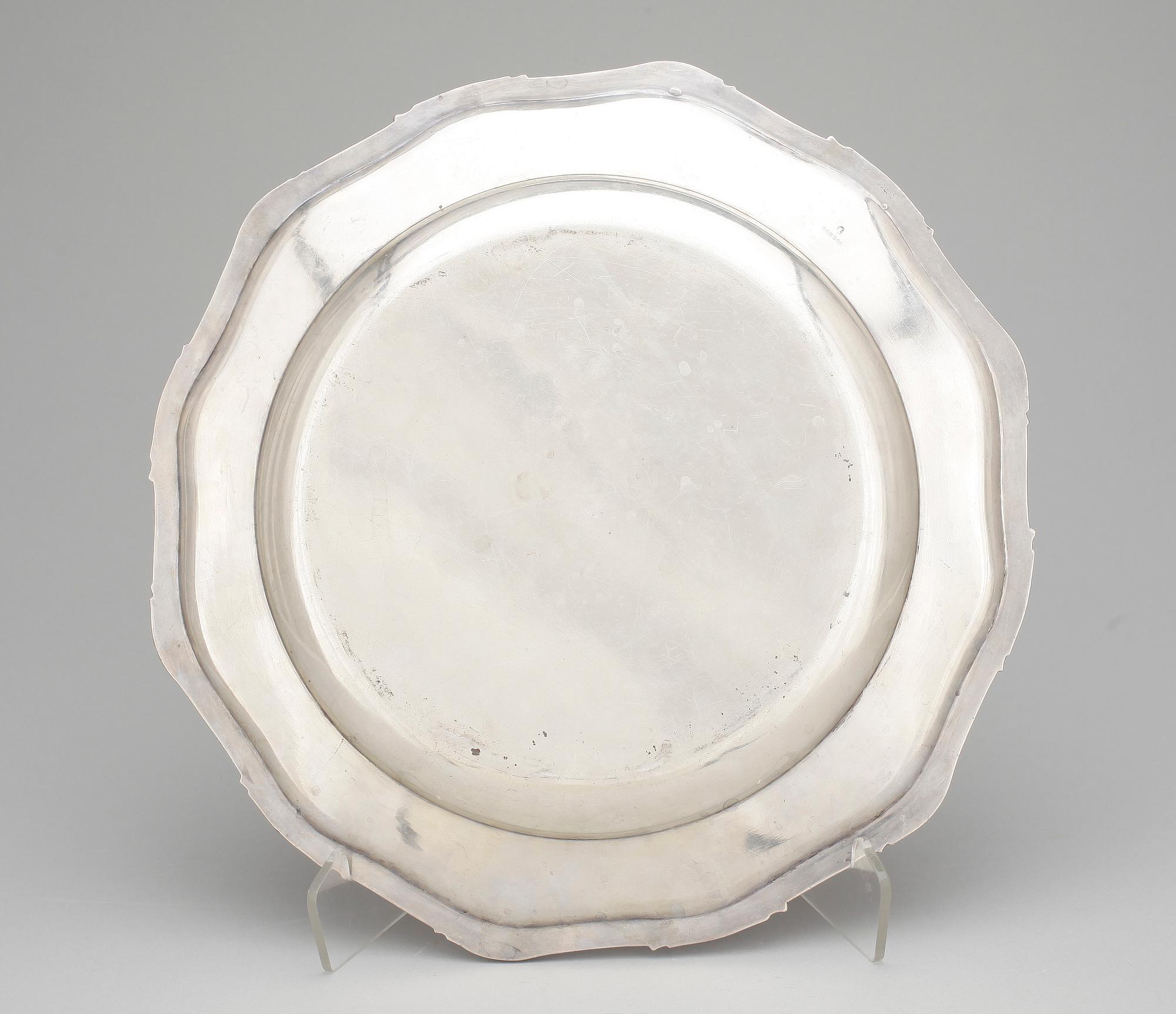 FAT, silver, rokokostil, svenska importstämplar. Vikt 960 gr.