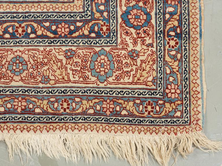 ANTIQUE TABRIZ. 169,5 x 126,5 cm.