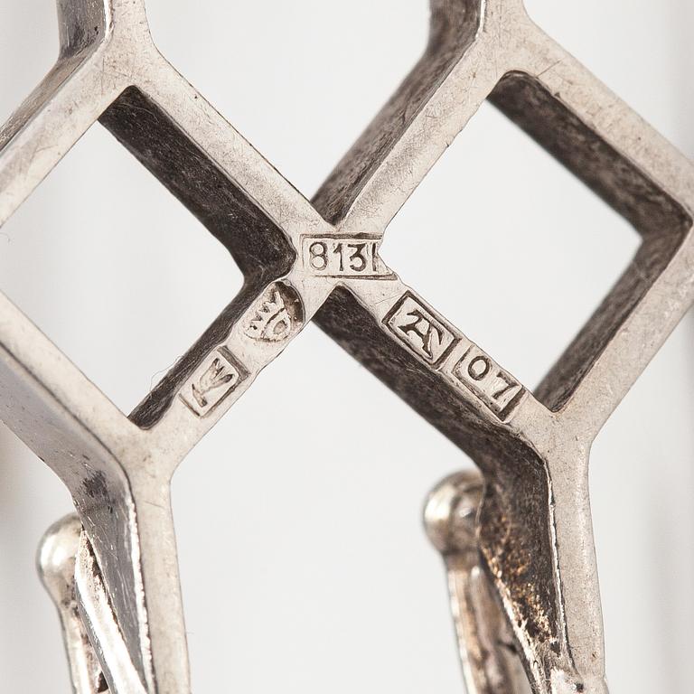 Jorma Laine, A silver bracelet. Kultateollisuus, Turku 1967.