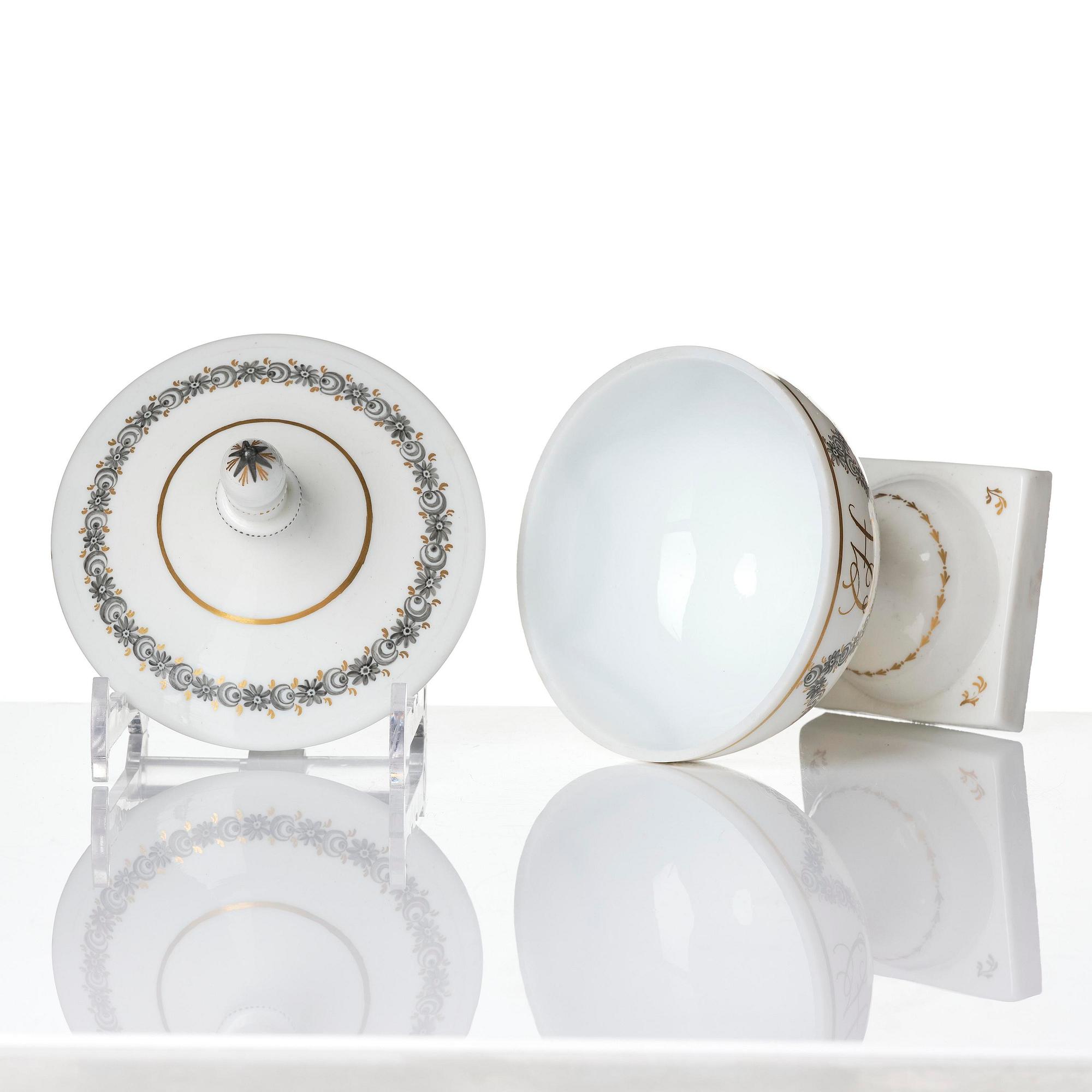 A Swedish glass suger bowl with cover, Strömsbäcks glass works, circa 1800.