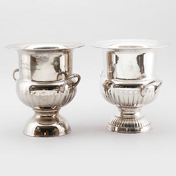 CHAMPAGNEKYLARE, 2 st snarlika, nysilver, 1900-tal.