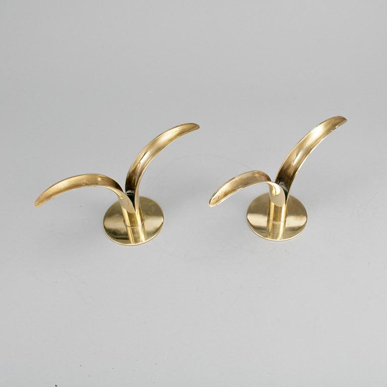 LJUSSTAKAR, 2 par, mässing, "Liljan", Ivar Ålenius Björk för Ystad-Metall, 1900-tal.