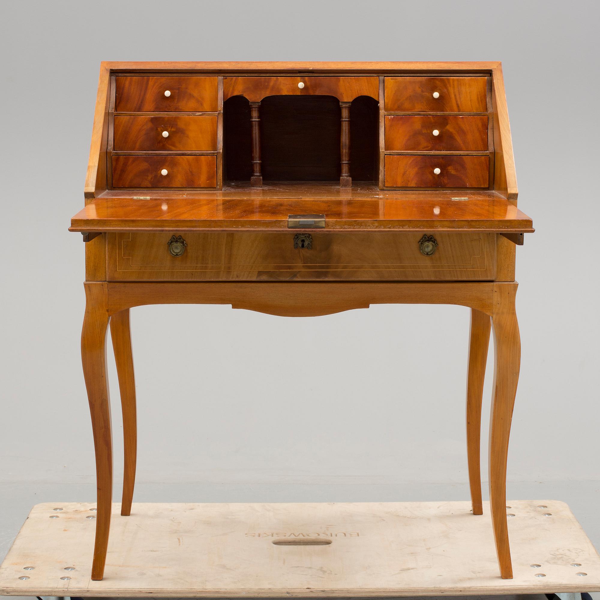 SEKRETÄR, gustaviansk stil, 1900-tal.