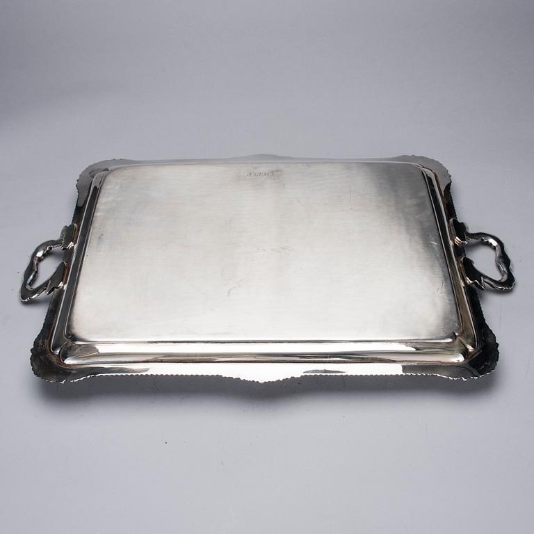 BRICKA, sterlingsilver, William Aitken, Birmingham, England 1912. Vikt ca 3700 g.