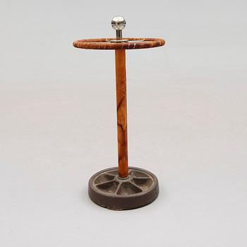 PARAPLYSTÄLL, 1900-talets första hälft.