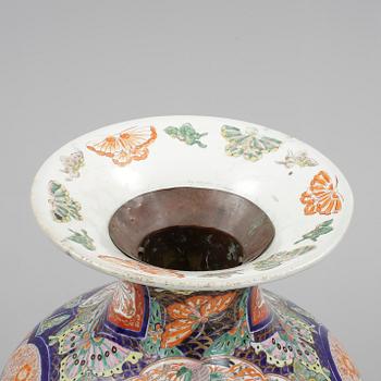 GOLVVAS, porslin, imari, Japan, 1800-tal.