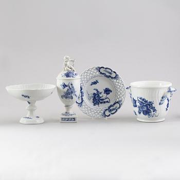 SERVISPORSLIN, 4 delar, "Blå Blomst", Royal Copenhagen.