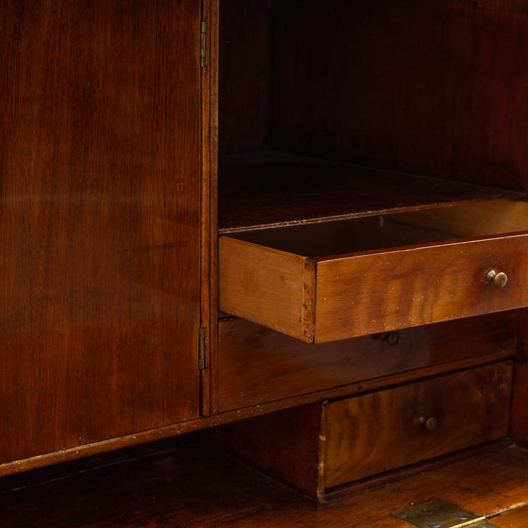 A circa 1800 late Gustavian secretaire.