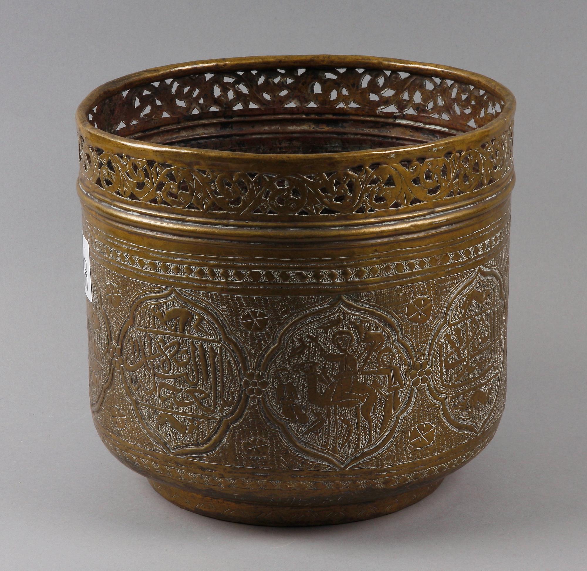 YTTERFODER, mässing. Orientalisk.