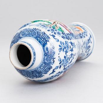 MALJAKKO, posliinia, Qingdynastia, Qianlong (1736-95).