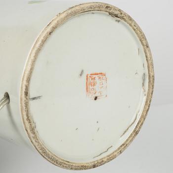A pair of Chinese porcelain vase converted into table lamps, 20th Century.