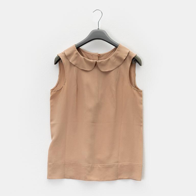 Marni, a silk top, size 38.