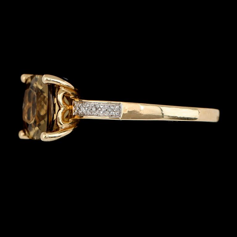 RING, 14K guld, röktonad kvartz samt diamanter.