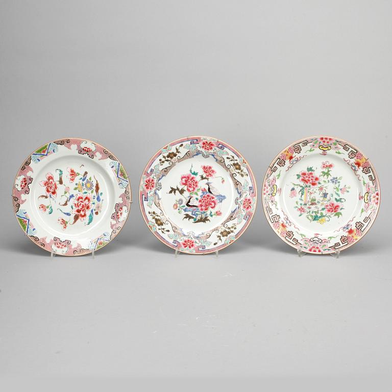 TALLRIKAR, 3 st, porslin, Kina, Qianlong (1736-95).