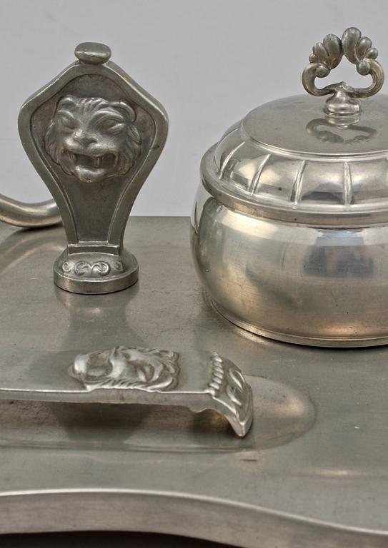 SKRIVBORDSUPPSATS, 4 delar, tenn, 1940.