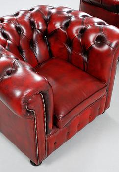 A pair of Chesterfield lounge chairs, second half of the 20th century.