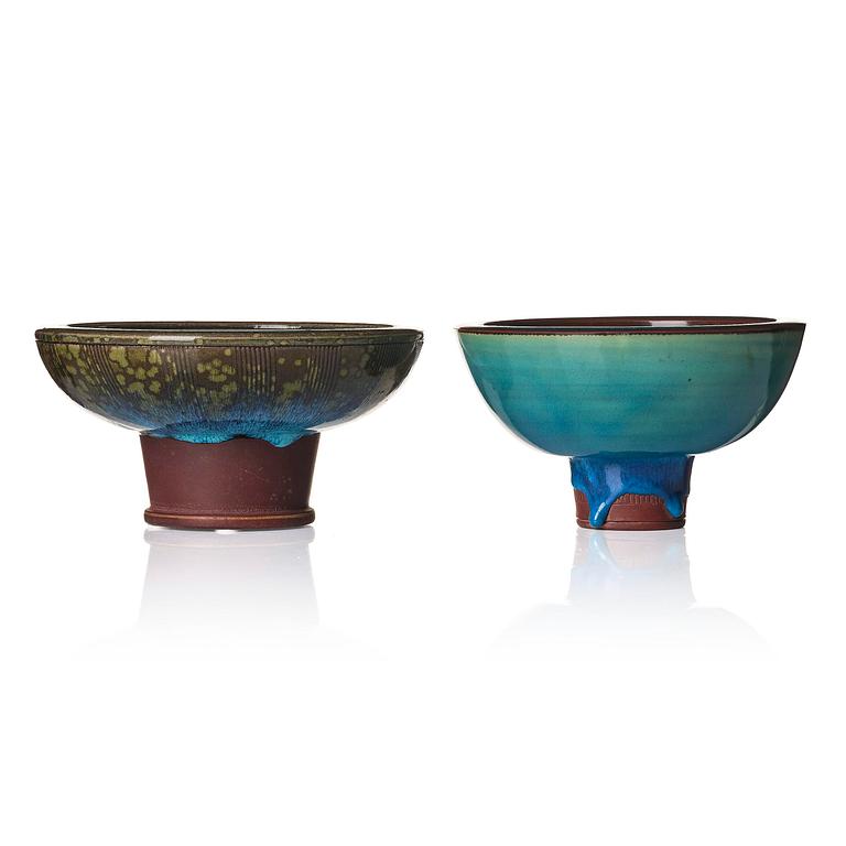 Wilhelm Kåge, a set of two Farsta stoneware footed bowls, Gustavsberg Studio 1958 and 1960.