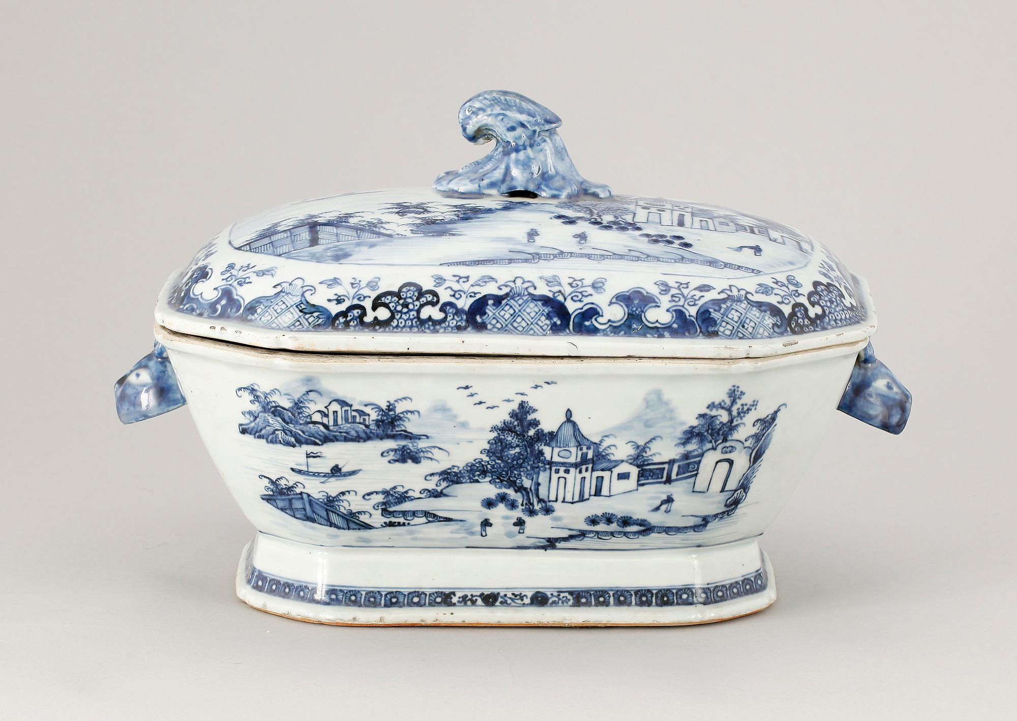 TERRIN MED LOCK, porslin, Kina Qianlong 1700-tal.