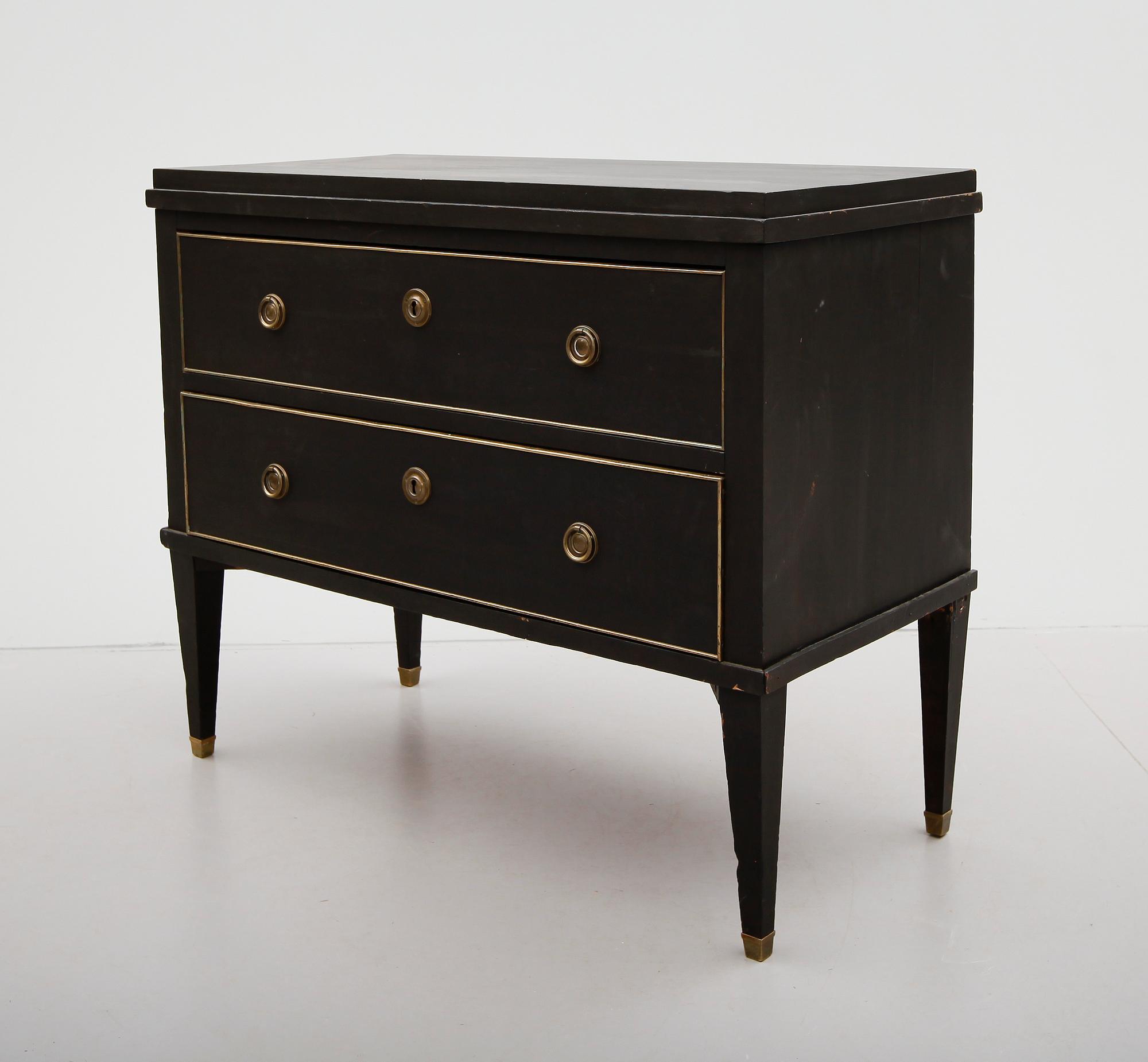 BYRÅ, gustaviansk stil, 1900-talets första hälft.