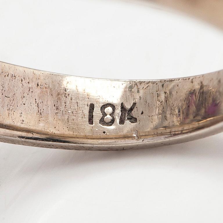 Ring, 18K vitguld med rubiner ca 2.4 ct och åttkantsslipade diamanter.