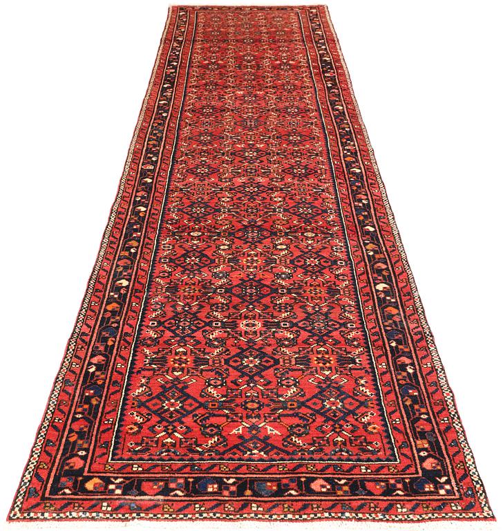 A Hamadan runner, c 420 x 95 cm.