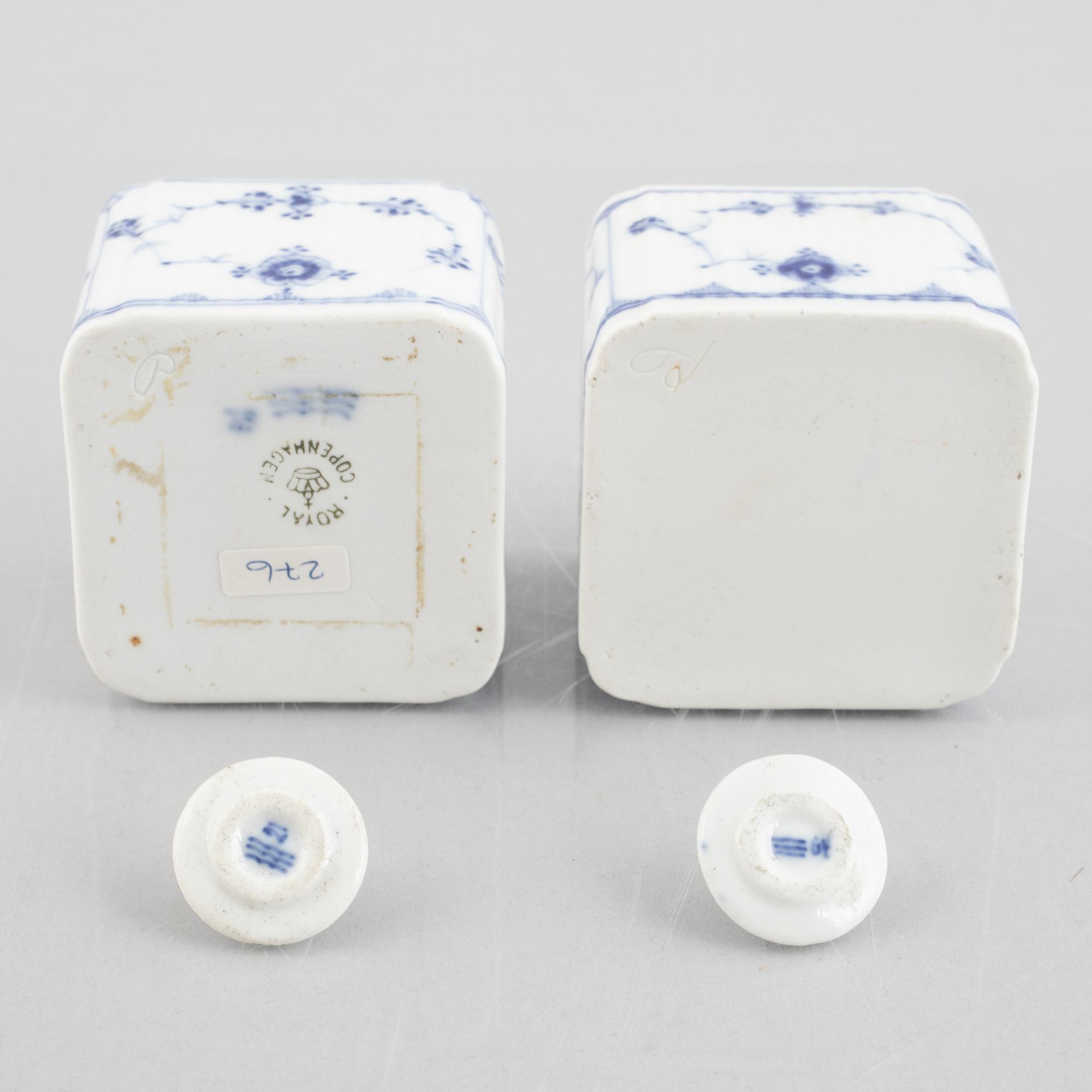 A "Blue fluted" / "Musselmalet riflet" ink stand, Royal Copenhagen, 19th century.