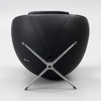 Arne Jacobsen, a 'The Egg' armchair, Fritz Hansen, Denmark, late 20th Century.