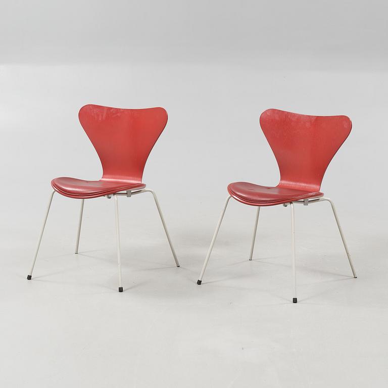 ARNE JACOBSEN, stolar, ett par, "Sjuan", Fritz Hansen, 1995.