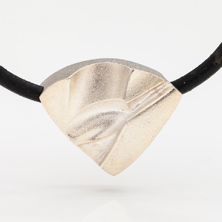 BJÖRN WECKSTRÖM, A stelring silver and leather necklace "Trix". Lapponia 2009.