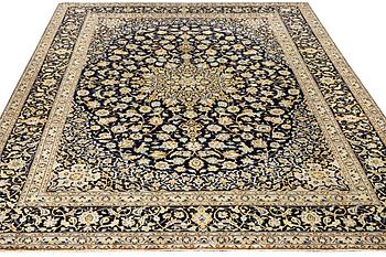 A Kashan carpet, a. 422 x 306 cm.